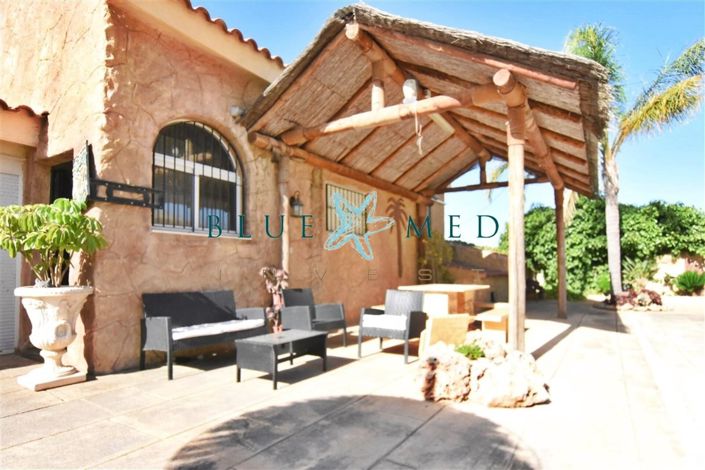 Image No.1-4 Bed Country House for sale
