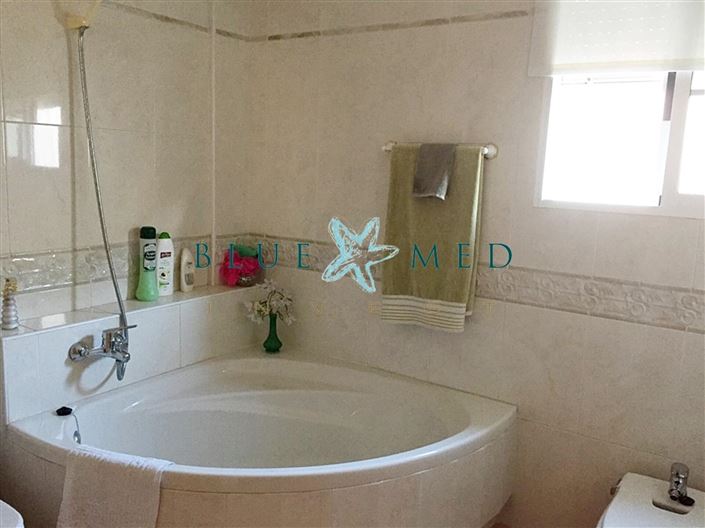 Image No.20-5 Bed Property for sale