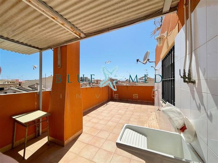 Image No.18-6 Bed Property for sale