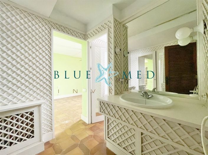 Image No.20-7 Bed Villa for sale