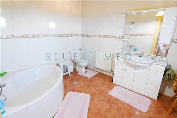 Image No.30-4 Bed Country House for sale