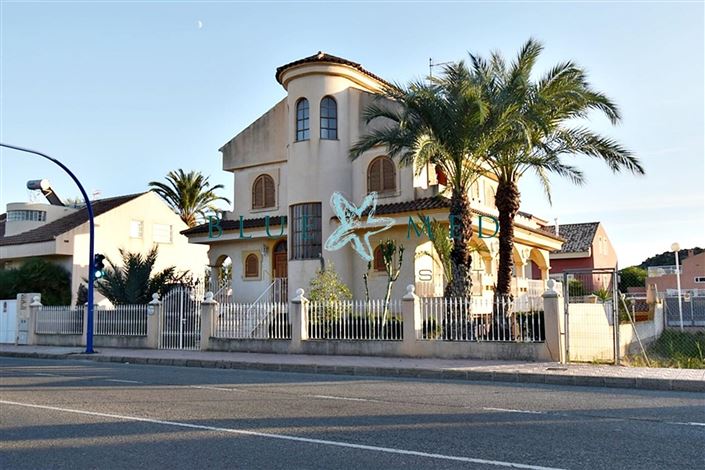 Image No.1-11 Bed Villa for sale