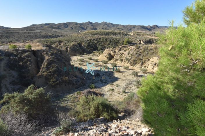 Image No.17-3 Bed Country House for sale