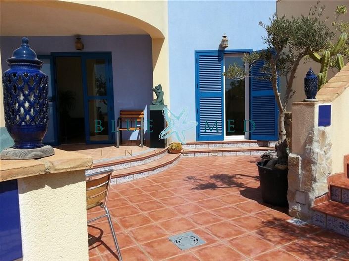 Image No.10-9 Bed Property for sale