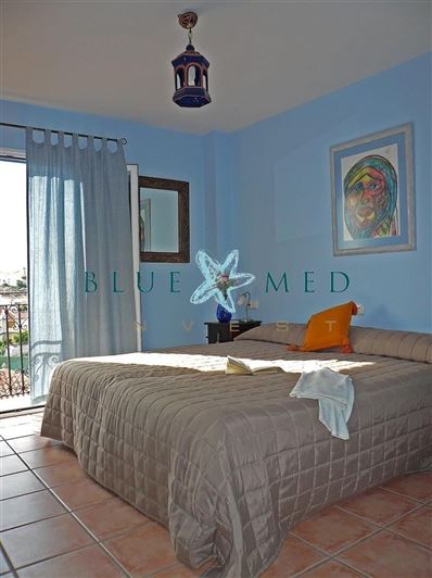 Image No.17-9 Bed Property for sale