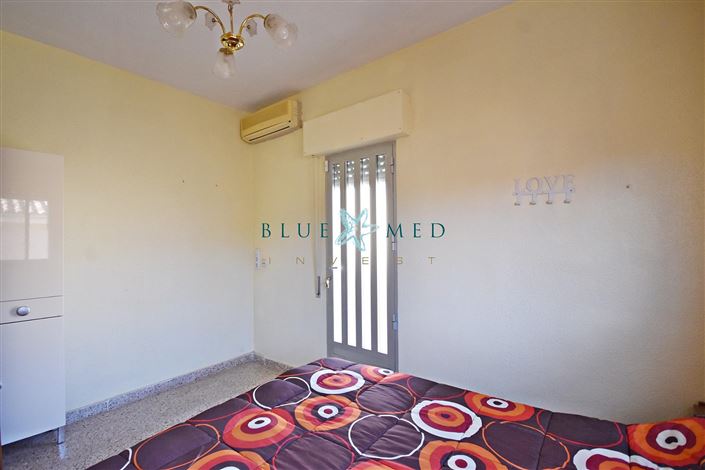 Image No.12-4 Bed Property for sale