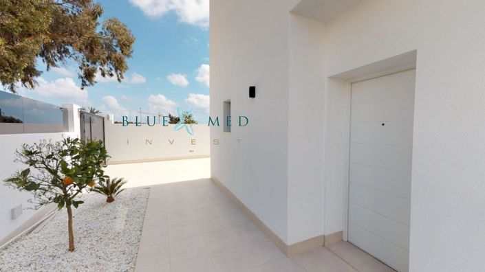 Image No.18-3 Bed House for sale