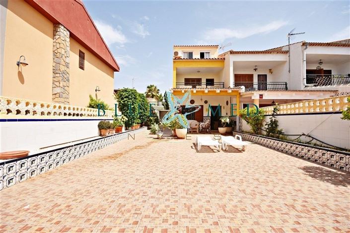 Image No.2-5 Bed Property for sale