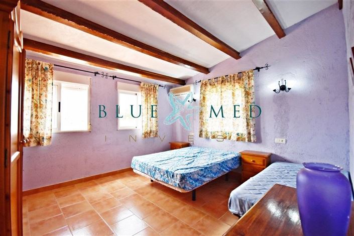 Image No.25-5 Bed Property for sale