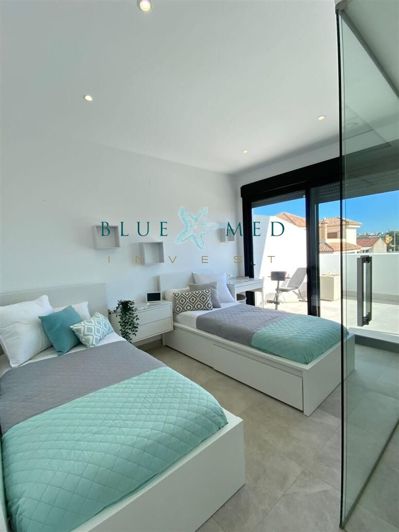 Image No.10-3 Bed Villa for sale