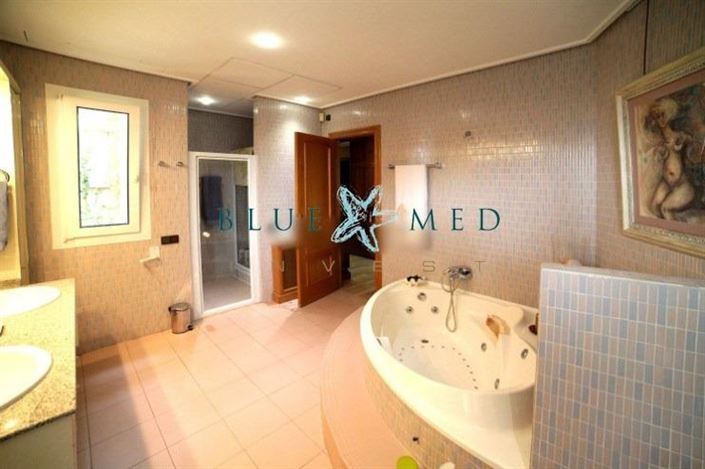 Image No.19-7 Bed Villa for sale