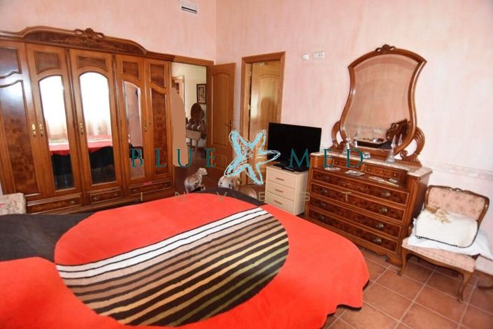 Image No.20-4 Bed Country House for sale