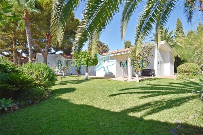 Image No.1-8 Bed Villa for sale
