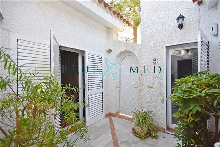 Image No.26-8 Bed Villa for sale