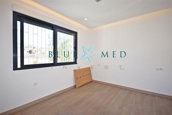 Image No.24-4 Bed Villa for sale