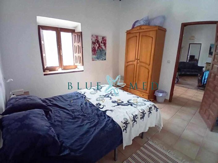 Image No.10-6 Bed Country House for sale