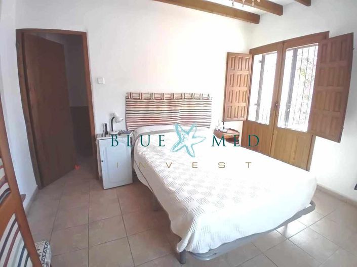 Image No.32-6 Bed Country House for sale