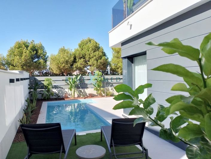 Image No.3-3 Bed Villa for sale