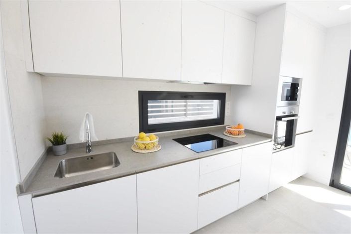 Image No.11-2 Bed House for sale