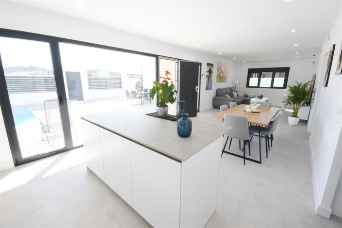 Image No.12-2 Bed House for sale