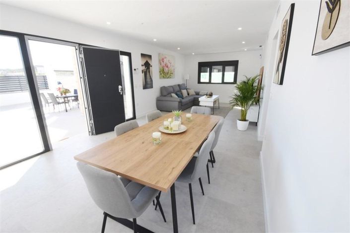 Image No.13-2 Bed House for sale