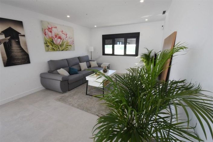 Image No.14-2 Bed House for sale