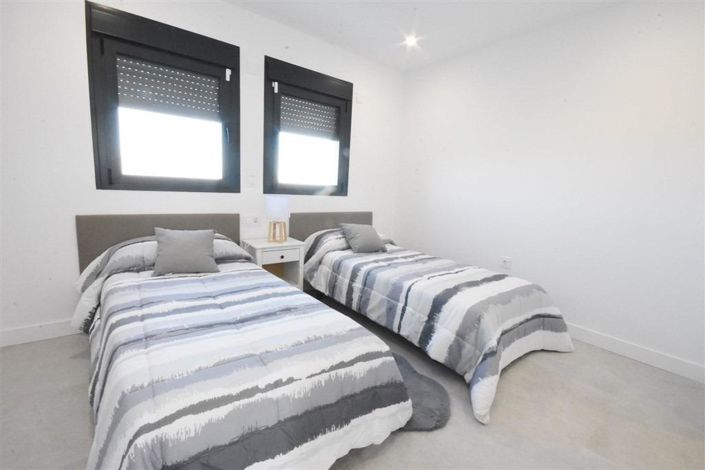 Image No.19-2 Bed House for sale