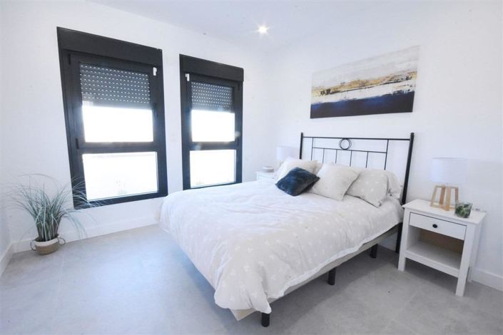 Image No.24-2 Bed House for sale