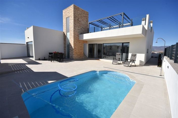 Image No.8-2 Bed House for sale