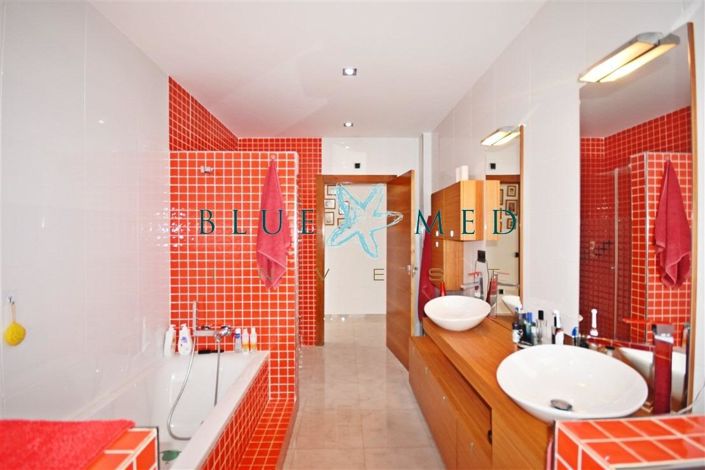 Image No.26-6 Bed Villa for sale