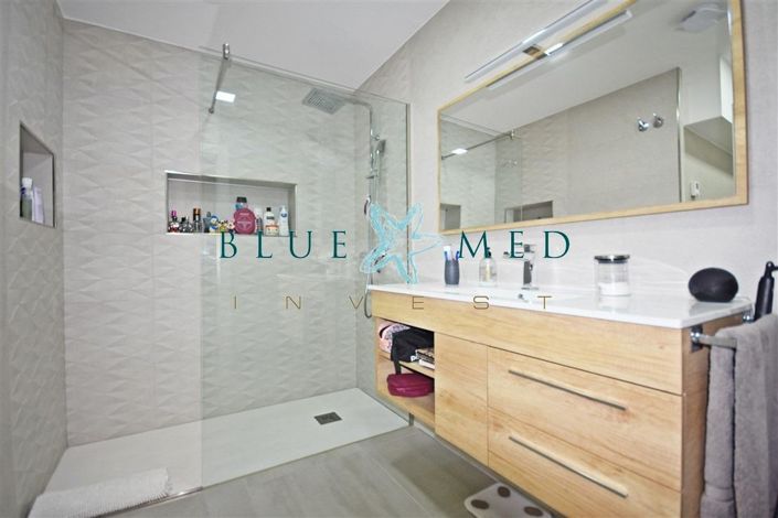 Image No.40-6 Bed Villa for sale