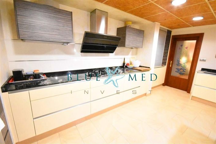 Image No.17-5 Bed Country House for sale