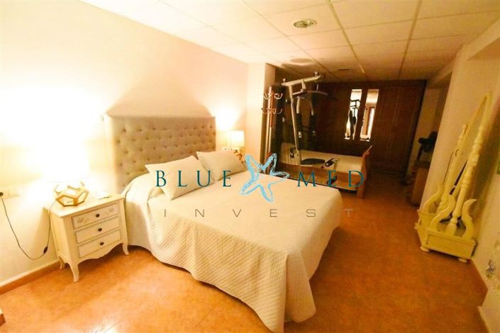 Image No.25-5 Bed Country House for sale