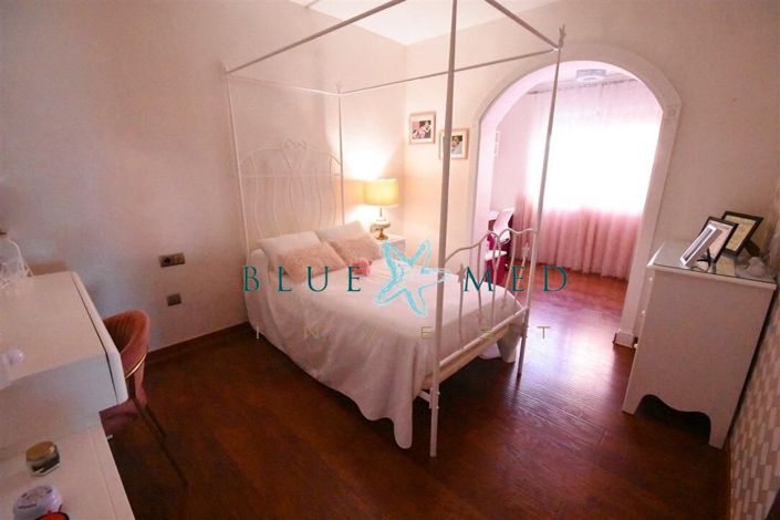 Image No.42-5 Bed Country House for sale