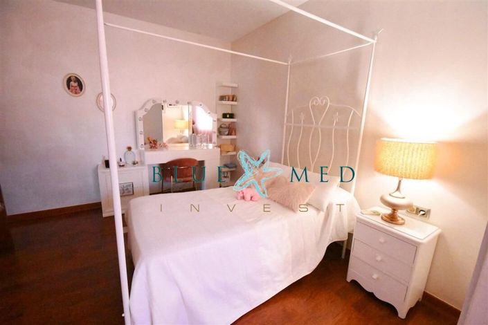 Image No.44-5 Bed Country House for sale