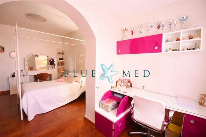 Image No.46-5 Bed Country House for sale