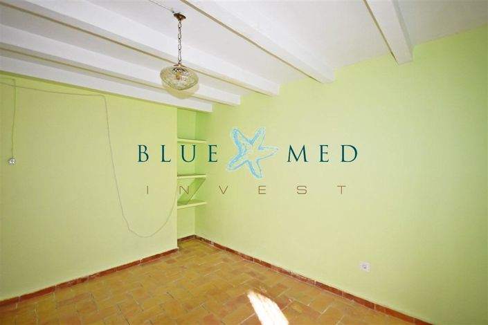 Image No.10-3 Bed Country House for sale