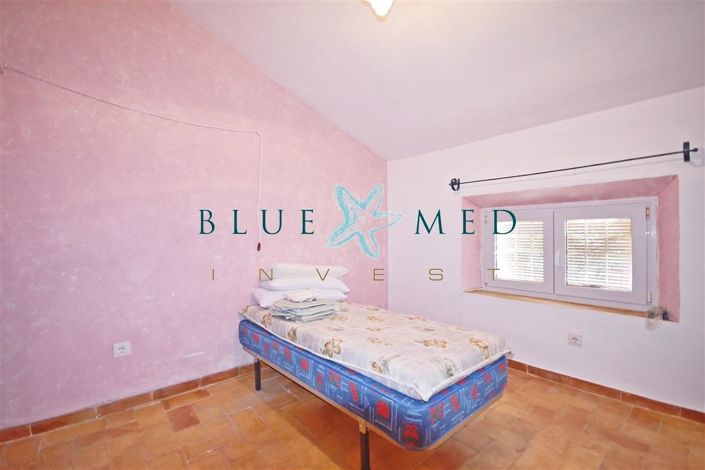 Image No.19-3 Bed Country House for sale