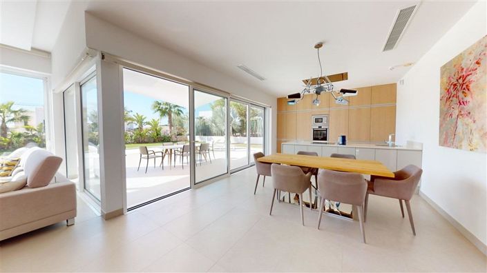 Image No.3-4 Bed Villa for sale