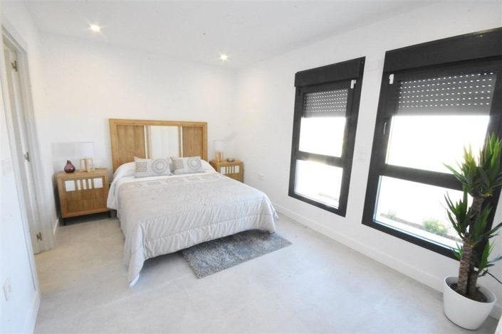 Image No.17-3 Bed Villa for sale