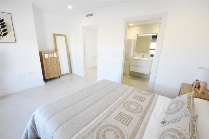 Image No.18-3 Bed Villa for sale