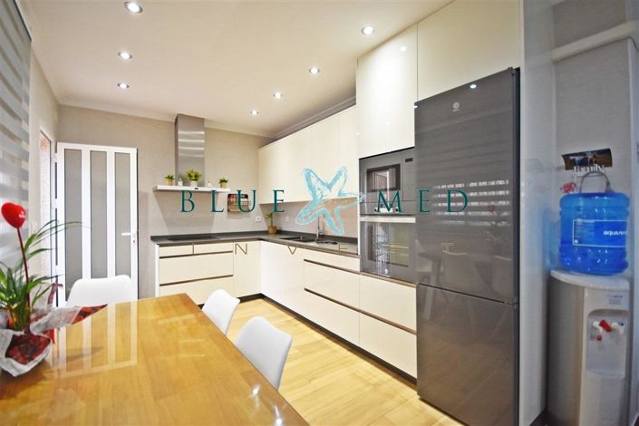 Image No.9-3 Bed House for sale