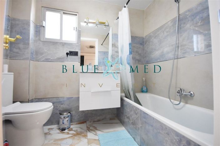 Image No.20-4 Bed Flat for sale