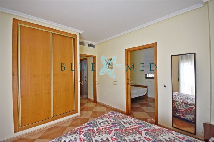 Image No.14-3 Bed Flat for sale