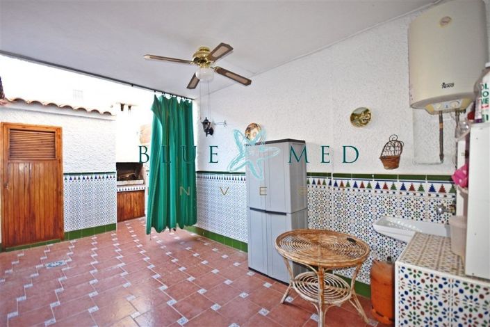 Image No.12-3 Bed Property for sale