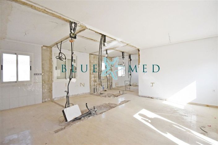 Image No.4-2 Bed House for sale