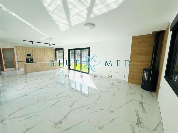 Image No.10-3 Bed Country House for sale