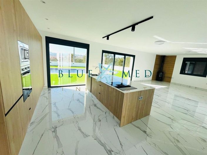 Image No.8-3 Bed Country House for sale