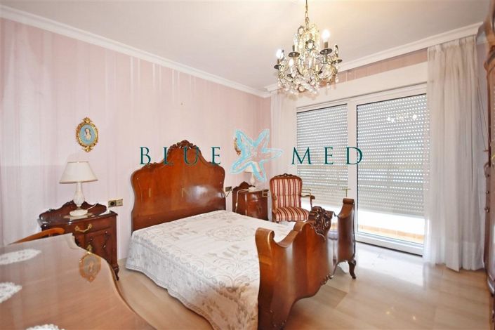 Image No.15-4 Bed Flat for sale