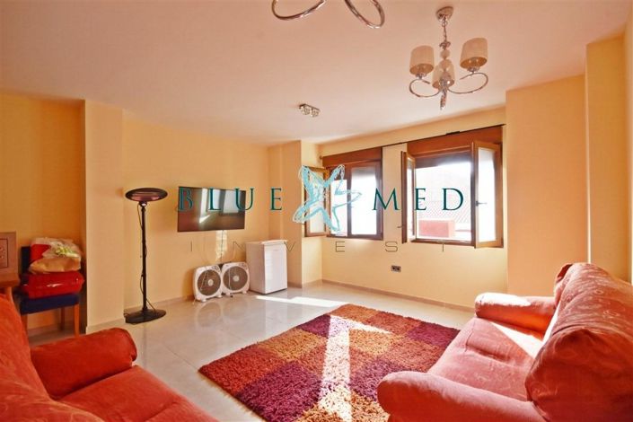 Image No.1-3 Bed House for sale